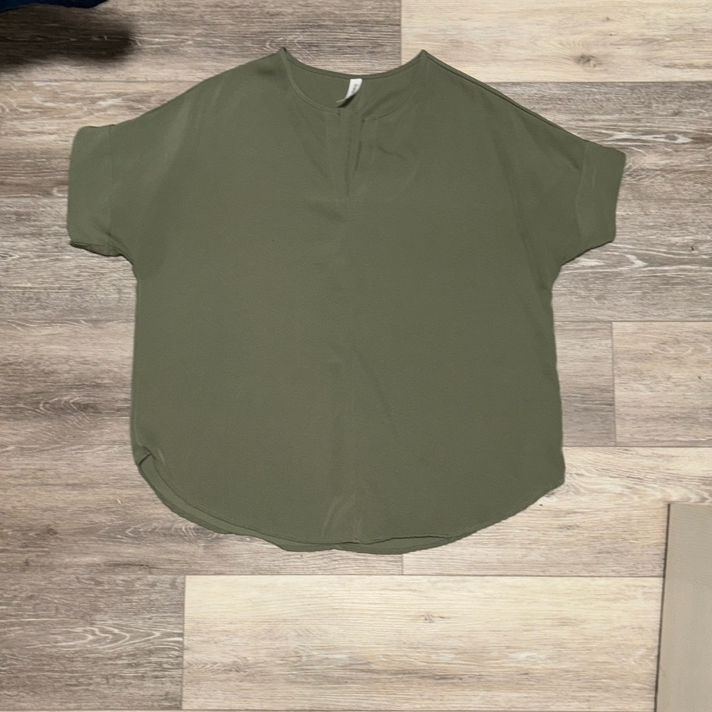 Women’s Size Large Olive top || Worn Once || Brand: Zenana Premium